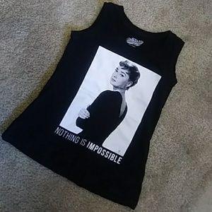 Sleeveless T-shirt